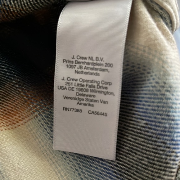 Madewell, M, 100% cotton flannel, relaxed cut, navy plaid, gently used. EUC - Picture 5 of 12